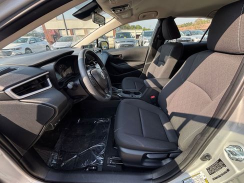 Used 2025 Toyota Corolla LE image 31