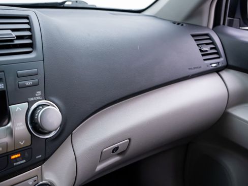Used 2012 Toyota Highlander FWD w/ Tech Pkg image 27