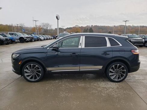 Used 2022 Lincoln Nautilus Reserve w/ Equipment Group 202A image 5