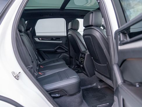 Used 2025 Porsche Cayenne image 26
