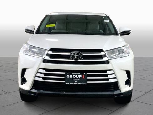Used 2018 Toyota Highlander LE w/ Carpet Mat Package (TMS) image 6