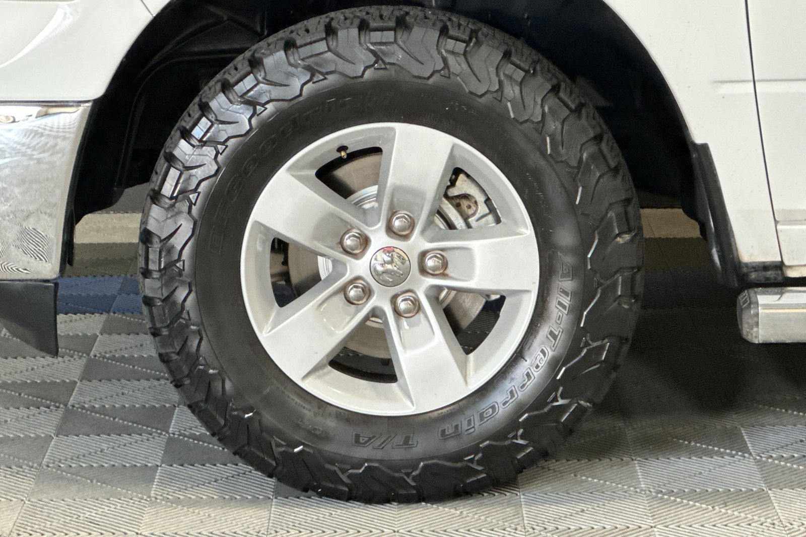 Used 2018 RAM 1500 Classic SLT AWD/4WD image 42