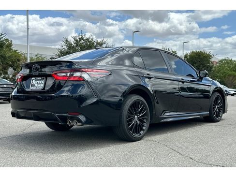 Used 2021 Toyota Camry SE FWD image 6