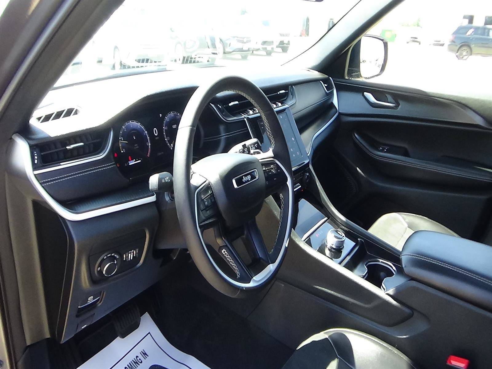 Used 2025 Jeep Grand Cherokee L Altitude AWD/4WD image 18