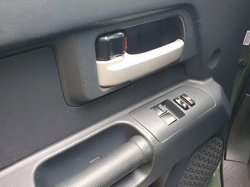 Used 2014 Toyota FJ Cruiser 2WD w/ Convenience Package image 36