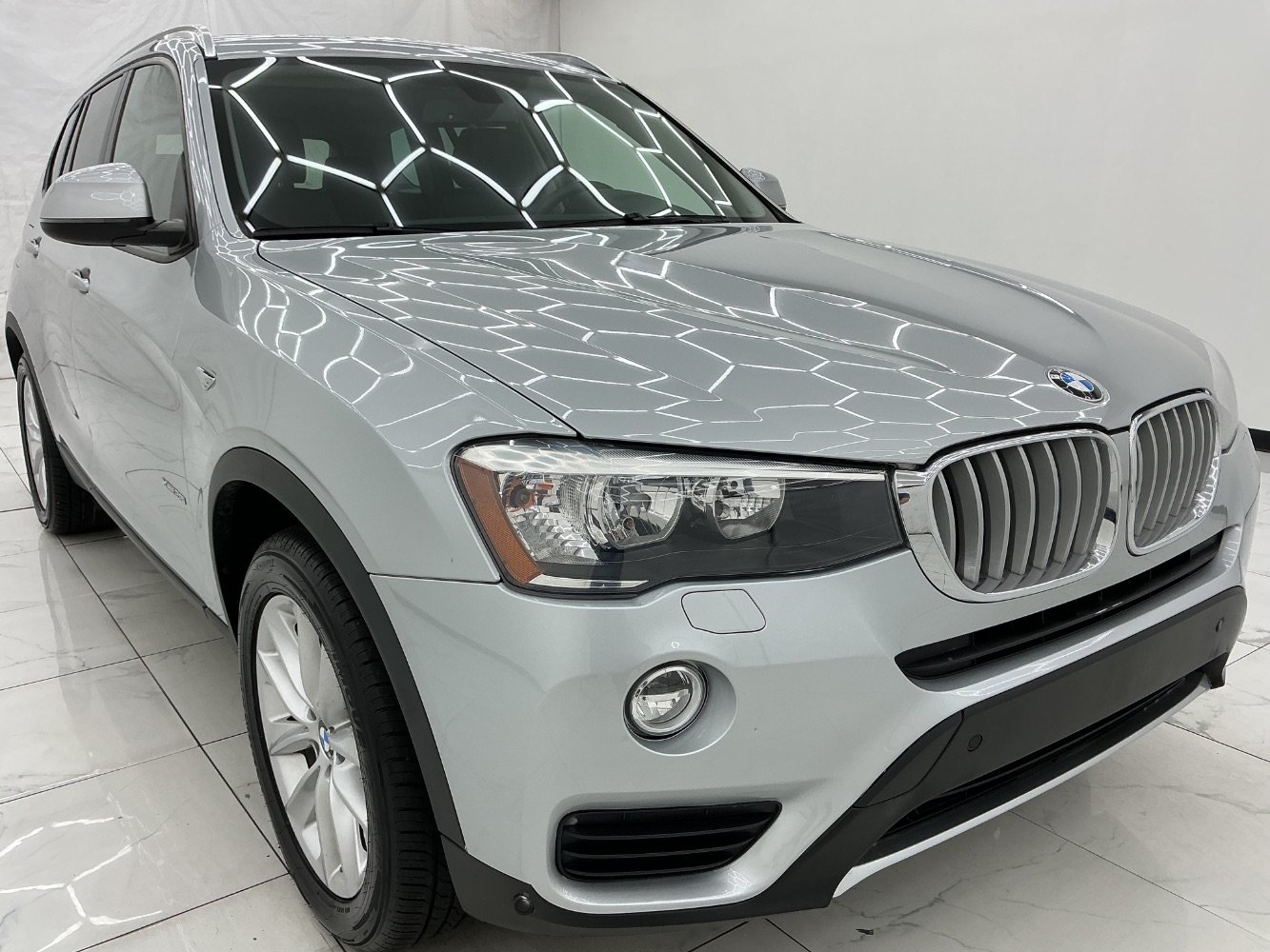 Used 2017 BMW X3 xDrive28i AWD/4WD image 3