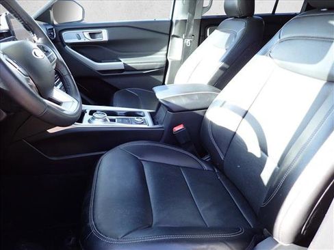 Used 2024 Ford Explorer Limited image 12