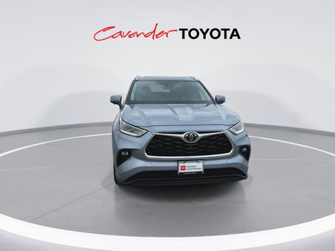 Used 2023 Toyota Highlander Limited image 3