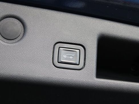 Used 2022 Chevrolet Equinox LT w/ Driver Convenience Package image 28