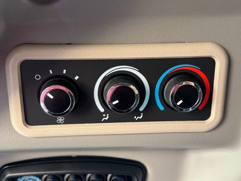 Used 2019 GMC Savana 2500 RWD image 34