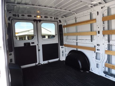 Used 2025 RAM ProMaster 2500 w/ U-Haul Equipment Group FWD image 29