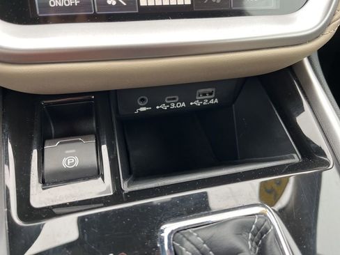 Certified 2025 Subaru Outback Limited image 18