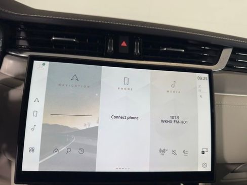 Used 2025 Jaguar F-PACE R-Dynamic S image 19