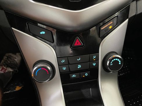 Used 2016 Chevrolet Cruze LT image 31