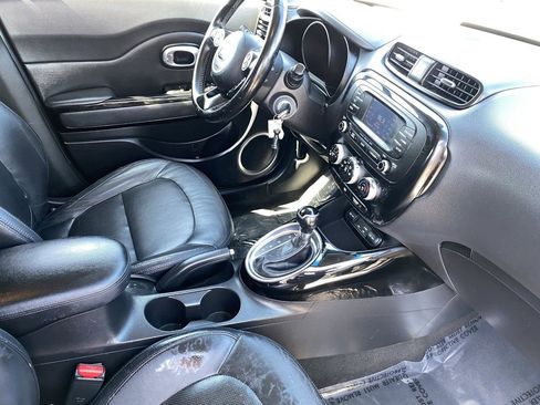 Used 2016 Kia Soul ! FWD image 9