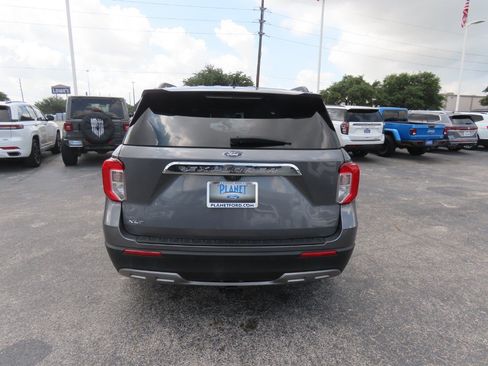 Used 2022 Ford Explorer XLT w/ Equipment Group 202A RWD image 13