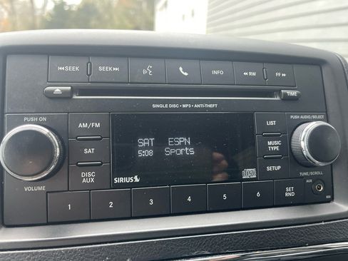 Used 2017 Dodge Grand Caravan SXT image 30