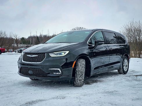 New 2026 Chrysler Pacifica Select FWD image 7