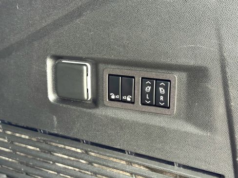 Used 2024 GMC Yukon Denali image 9