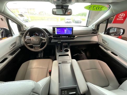 Certified 2025 Toyota Sienna XLE w/ XLE Plus Package AWD/4WD image 7