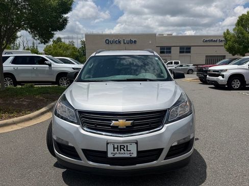 Used 2017 Chevrolet Traverse LS FWD image 9