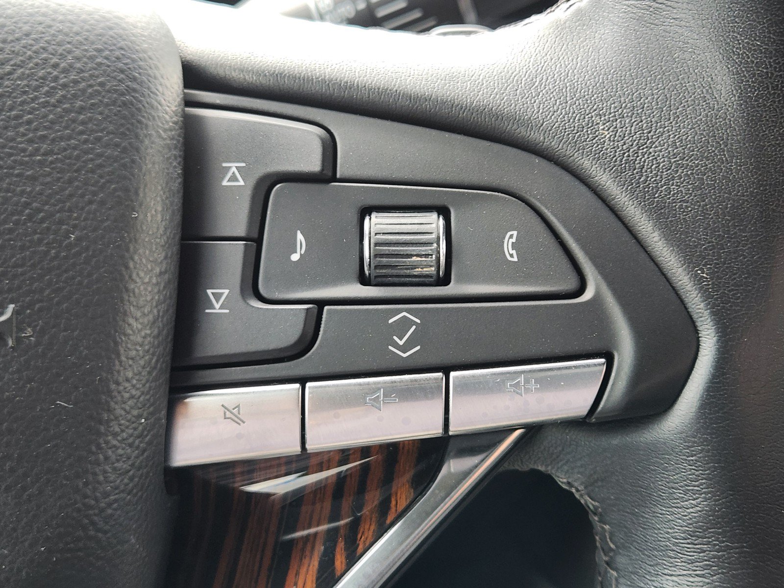 Used 2023 Cadillac Escalade ESV Premium Luxury AWD/4WD image 25