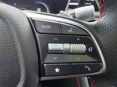 Used 2025 Genesis G70 3.3T Advanced image 13