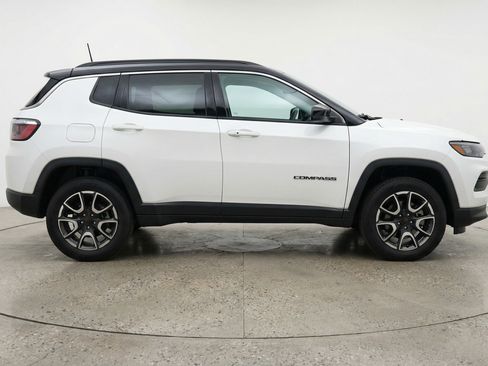 Used 2025 Jeep Compass Trailhawk AWD/4WD image 11