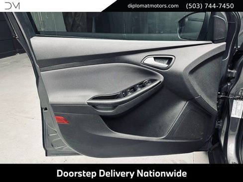 Used 2014 Ford Focus SE w/ SE Winter Package FWD image 23