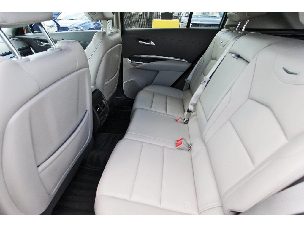 Certified 2023 Cadillac XT4 Luxury FWD image 7