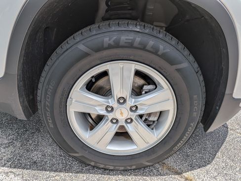 Certified 2022 Chevrolet Trax LT w/ LT Convenience Package AWD/4WD image 12
