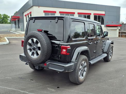 Used 2022 Jeep Wrangler Unlimited Sahara w/ LED Lighting Group AWD/4WD image 4