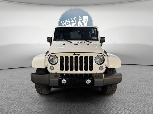 Used 2018 Jeep Wrangler Unlimited Sahara w/ Dual Top Group AWD/4WD image 9