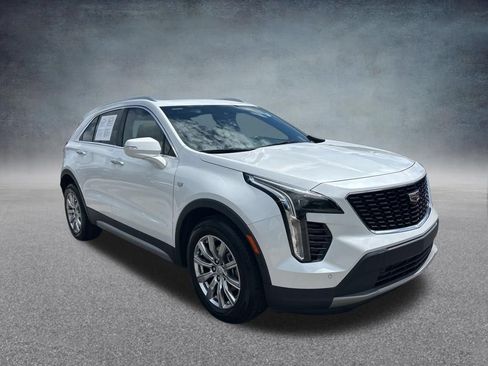 Used 2022 Cadillac XT4 Premium Luxury w/ Enhanced Visibility Package FWD image 2