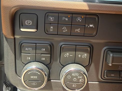 Used 2026 Chevrolet Tahoe High Country AWD/4WD image 19