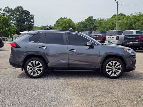 Used 2019 Toyota RAV4 Limited w/ Advanced Technology Package FWD image 18