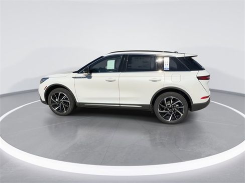 New 2026 Lincoln Corsair Reserve image 6