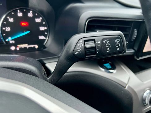 Used 2022 Ford Explorer XLT w/ Equipment Group 202A image 35