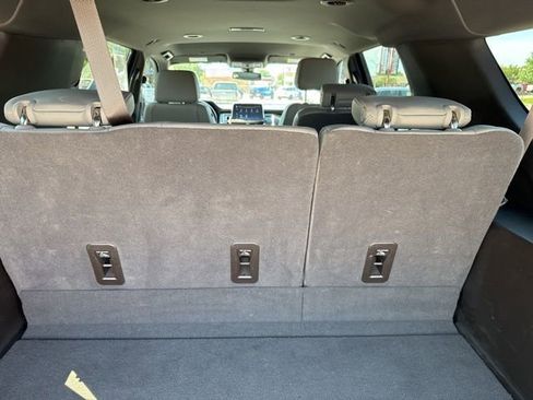 Used 2022 Chevrolet Suburban Z71 w/ Z71 Off-Road Package image 37