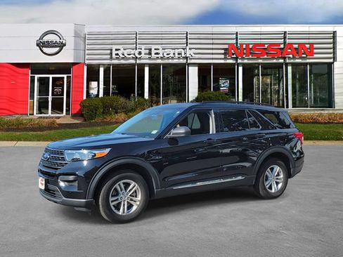 Used 2023 Ford Explorer XLT AWD/4WD image 5