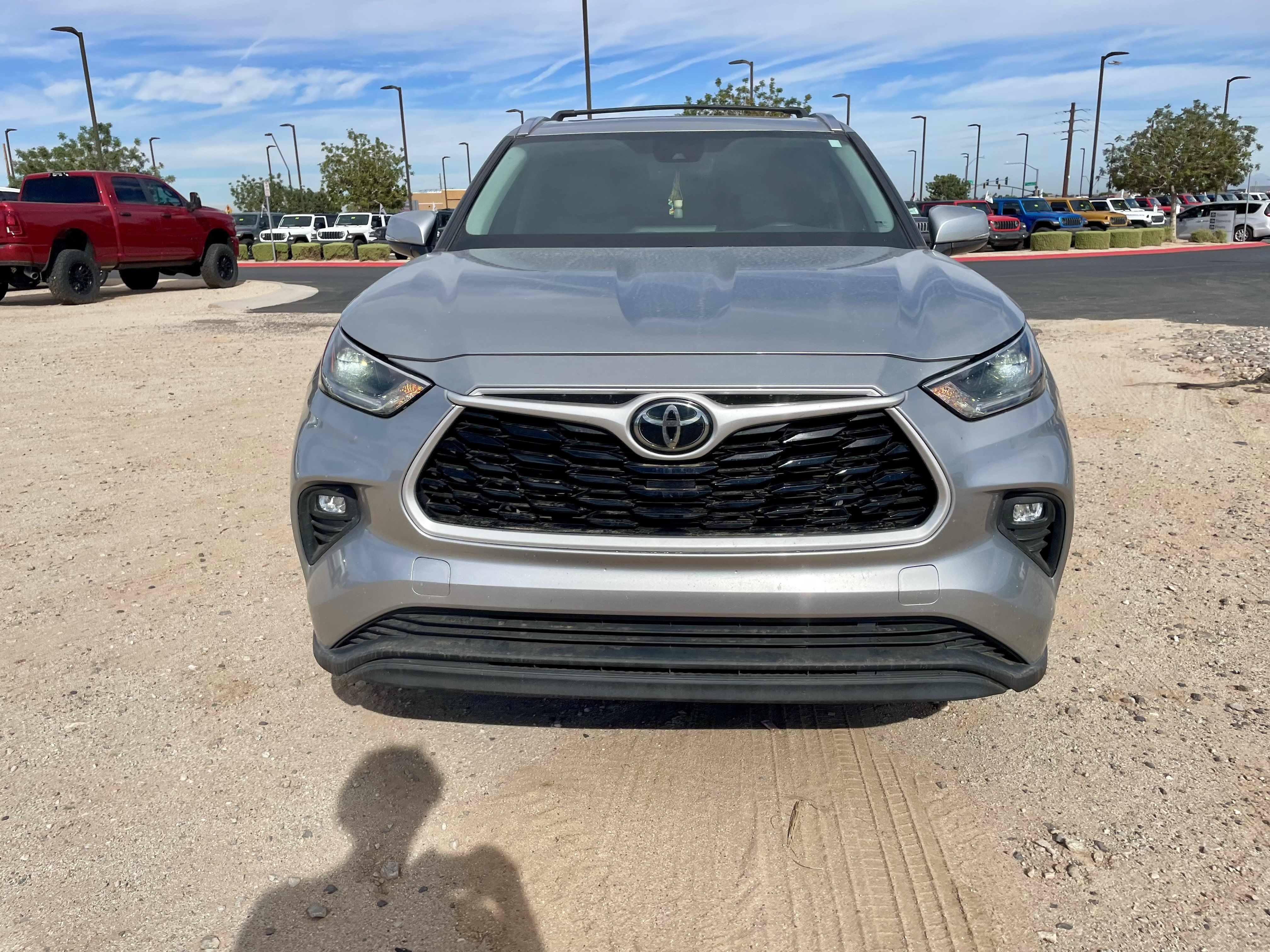 Used 2021 Toyota Highlander XLE AWD/4WD image 8