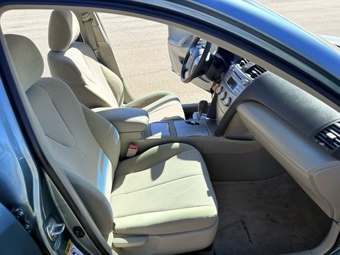 Used 2010 Toyota Camry LE image 24