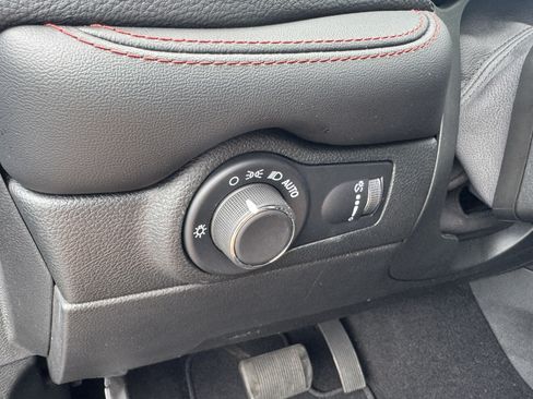 Used 2025 Dodge Durango GT AWD/4WD image 35