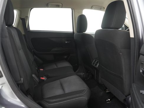 Used 2019 Mitsubishi Outlander ES AWD/4WD image 13