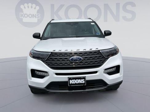 Used 2021 Ford Explorer XLT w/ Equipment Group 202A AWD/4WD image 19