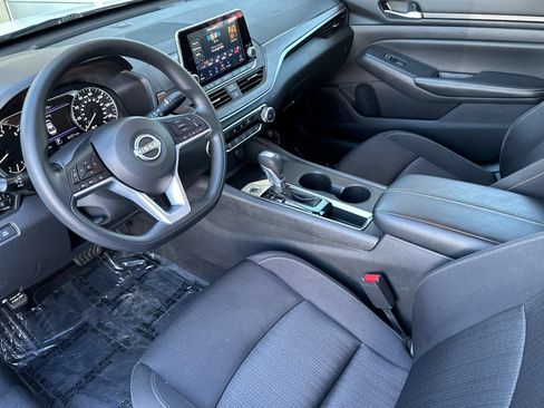 Used 2025 Nissan Altima 2.5 SV FWD image 10