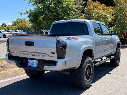 Used 2021 Toyota Tacoma TRD Sport w/ TRD Premium Sport Package AWD/4WD image 7