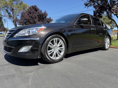 Used 2014 Hyundai Genesis 3.8 image 6