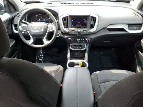 Used 2024 GMC Terrain SLE w/ Driver Convenience Package FWD image 12