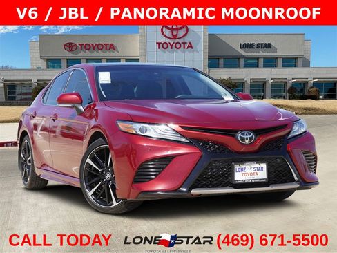 Used 2018 Toyota Camry XSE image 1